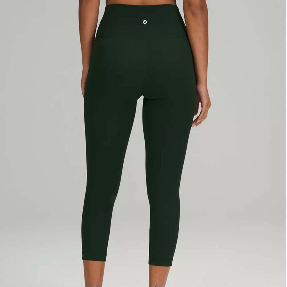 NWT Lululemon Rainforest Green Wunder Under 23” Size 6 Luxtreme
